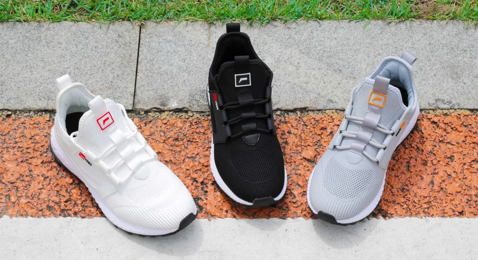 Deepwater Phantom shoes in white black and grey color options